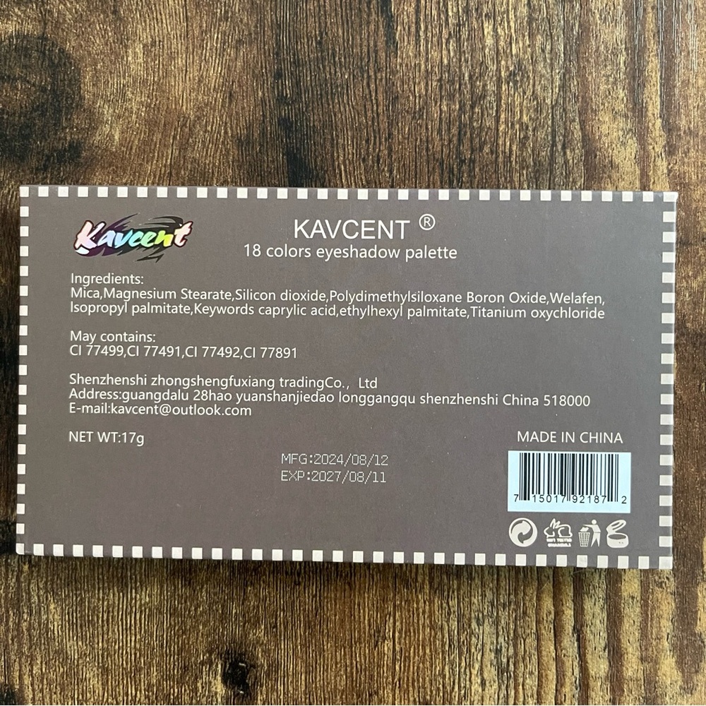 18-Color Eyeshadow Palette - Picture 5 of 7